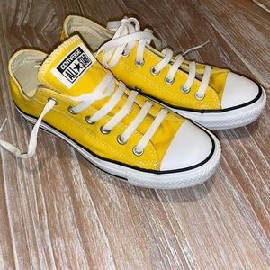 Yellow Converse sz 7